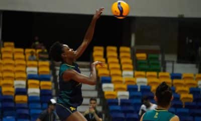 Lorrayna durante treinamento da Seleção Brasileira no Recife