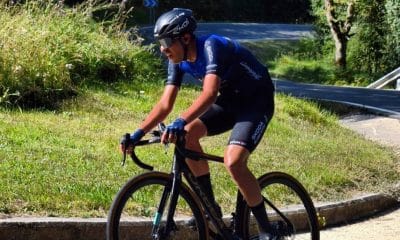Na imagem, Lucas Emanuel pedalando.