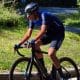 Na imagem, Lucas Emanuel pedalando.