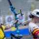 Marina Canetta disparando flecha na Copa do Mundo de Tiro com arco em Paris