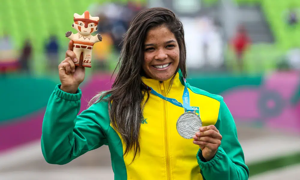 Paola Reis com a medalha de prata no BMX Racing nos Jogos Pan-Americanos Lima-2019