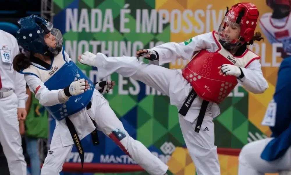 Poliana Silva em ação no Mundial Cadete de taekwondo