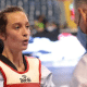 Rafaela Meirelles conversa com seu treinador no Mundial Cadete de taekwondo