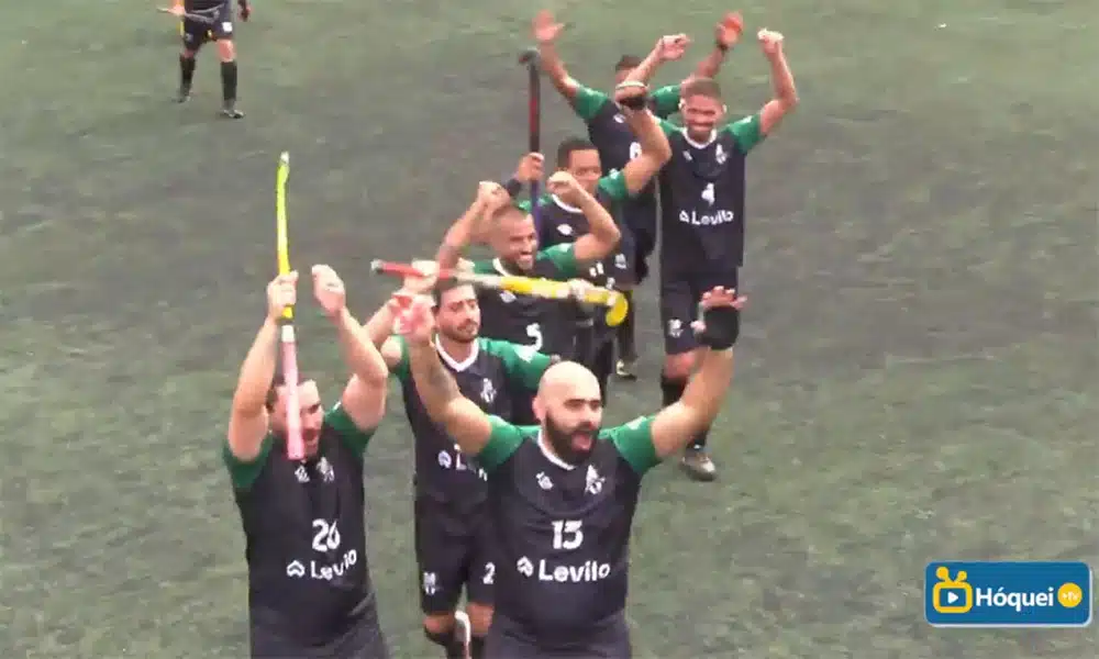 Na imagem, momento da comemoração dos jogadores do Rio Hockey.