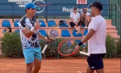 Na imagem, Fernando Romboli comemorando a vitória com Macelo Zormann.