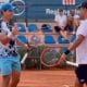 Na imagem, Fernando Romboli comemorando a vitória com Macelo Zormann.