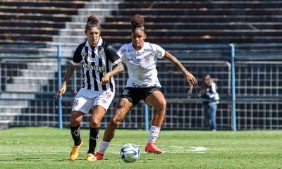 Na imagem, jogadoras do Santos e Corinthians, que protagonizarão uma das semifinais.