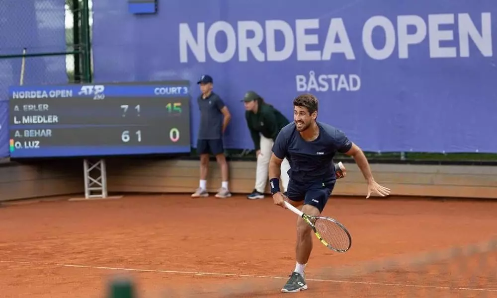 Orlando Luz sacando no Challenger de Todi