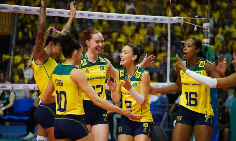 Thaisa, Roberta, Kisy, Gabi, Julia Bergmann e Nyeme vibram com ponto no jogo Brasil e Argentina