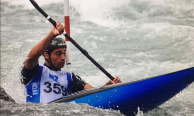 Na imagem, Victor Eduardo Carneiro descendo as corredeiras e passando obstáculos.