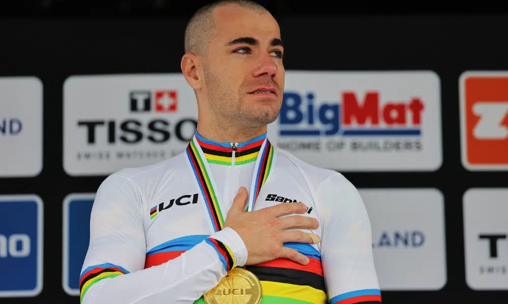 Henrique Avancini no pódio do Campeonato Mundial de ciclismo mountain bike