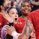 Camila Brait comemora ponto do Osasco no Campeonato Paulista com suas colegas de equipe
