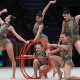 conjunto do Brasil no arco no Mundial de ginástica rítmica