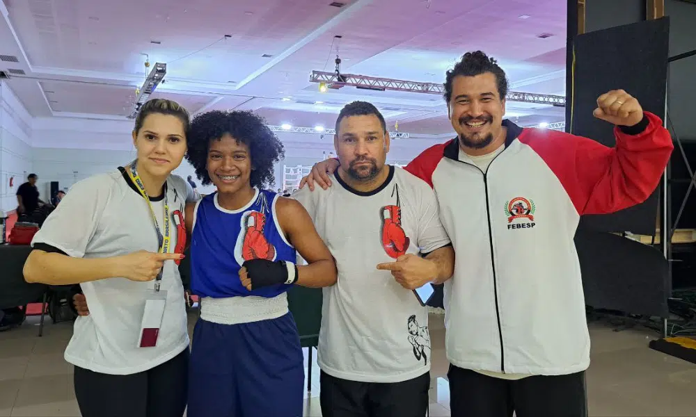 Deyziane Moreira e os técnicos da equipe de São Paulo no Brasileiro Juvenil de boxe