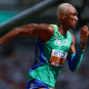 Alison dos Santos, o Piu, corre na pista do Mundial de Atletismo em Budapeste