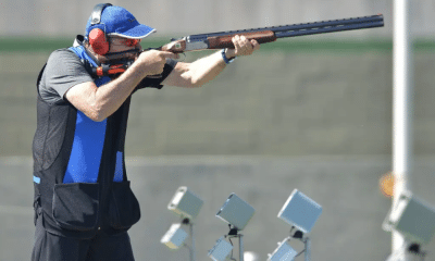 André Colin atirando com rifle em prova do tiro esportivo paralímpico