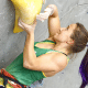 Anja Kohler faz força e segura em parede durante prova de lead na Copa do Mundo de escalada esportiva