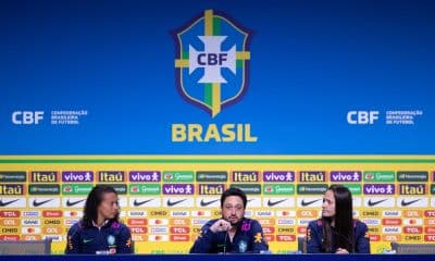 Arthur Elias ao lado de Rosana Ausgusto (esquerda) e Simone Jatobá (esquerda)