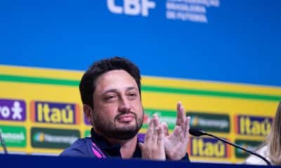 Arthur Elias em entrevista coletiva de apresentação