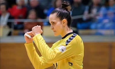 Na imagem, comemoração de Gabriela, vestindo a camisa 94 de goleira do Bietigheim.
