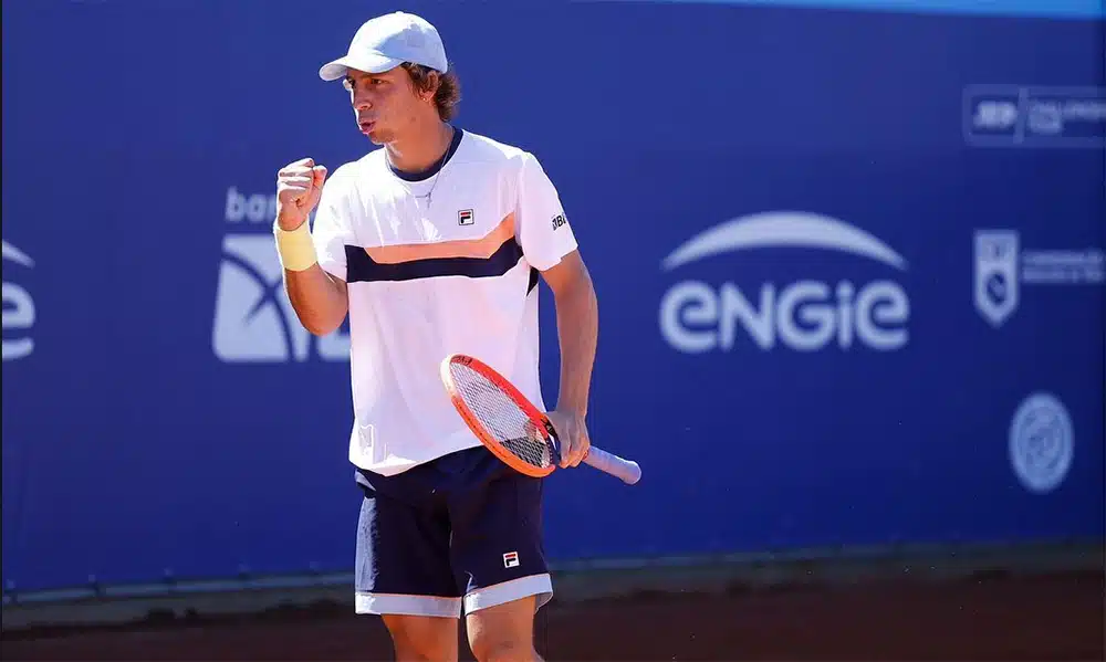 Na imagem, Pedro Boscardin comemorando a vitória challenger de temuco Gilbert Klier
