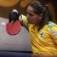 Na imagem, Catia Oliveira, do Brasil, no movimento de saque.