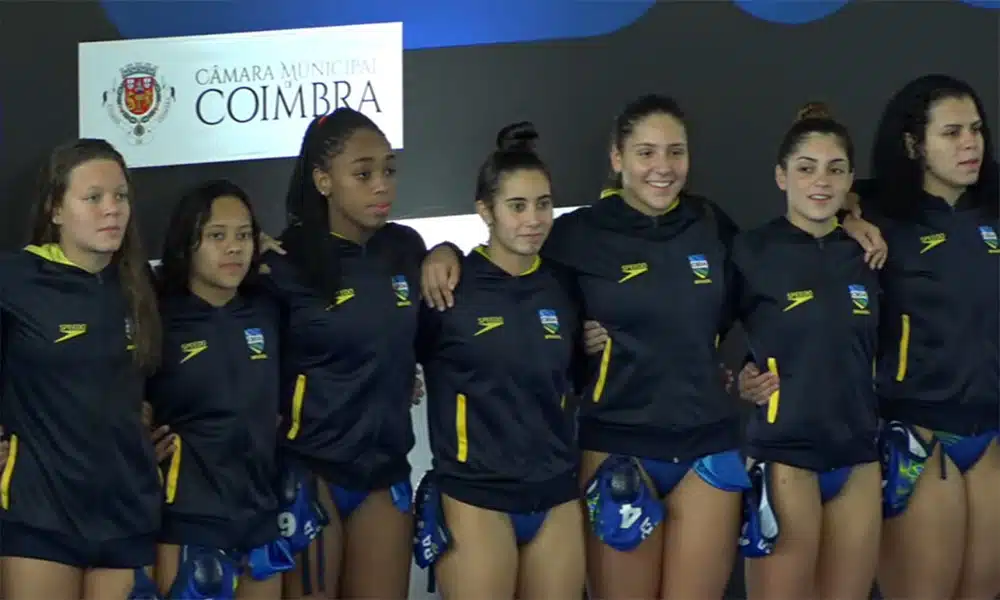 Na imagem, time do Brasil perfilado antes da partida.