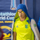 Danilo Fagundes, do pentatlo moderno, entra na piscina para prova de natação.