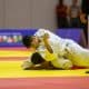 Judoca Gabriel Vernersbach está em cima de oponente no tatame durante luta do Grand Prix disputado em maio, em São Paulo (Foto: Taba Benedicto/CBDV)