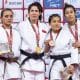 Rosi é a primeira da esquerda para a direita e está no pódio ao lado da turca Ecem Cavdar, de Khaiitkhon Khusan, do Quirguistão, e da argentina Rocio Ledesma no Grand Prix de Baku (Foto: Divulgação/CBDV)