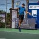 Na imagem, Fernando Romboli devolvendo a bolinha de backhand.