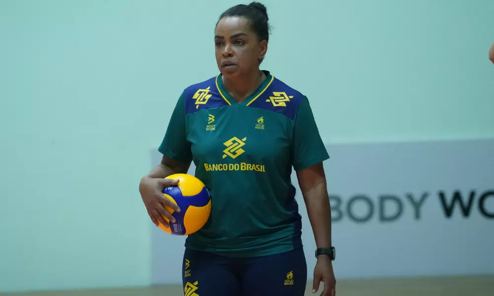 Fofão durante sessão de treinamento em Saquarema para o Campeonato Sul-Americano Sub-17 de vôlei feminino