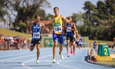 Na imagem, Jânio Varjão cruzando a linha de chegada.