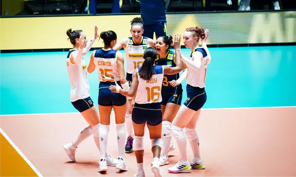 Jogadoras do Brasil se abraçam