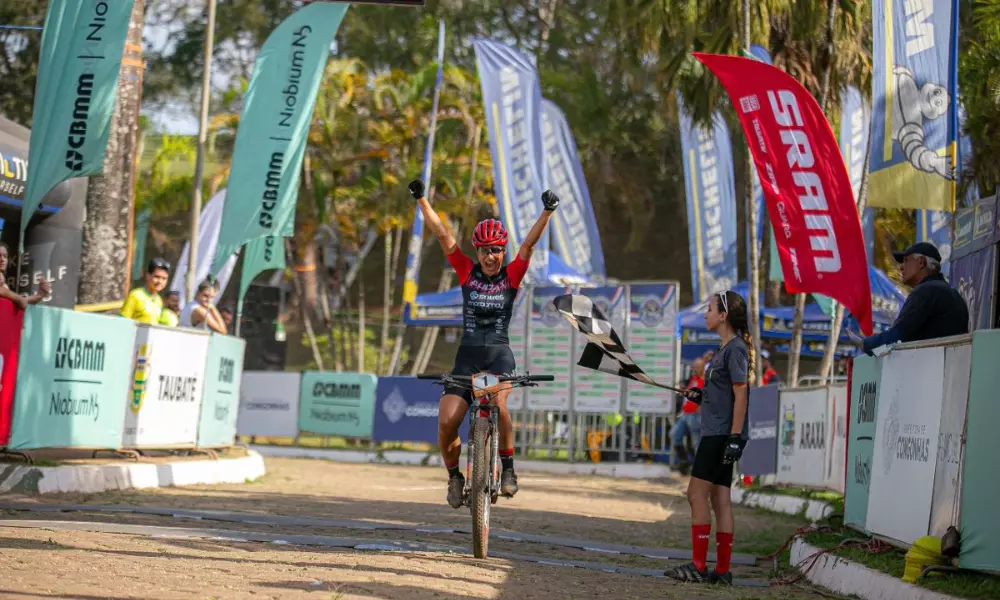 Karen Olímpio festeja sua segunda vitória no fim de semana (Crédito Ultrafotos)