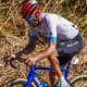 Na imagem, Lauro Chaman pedalando no esforço do contrarrelógio.