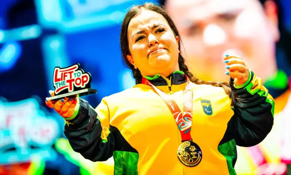 Mariana D’Andrea se emociona com recorde e medalha de ouro no Mundial de Dubai 2023.