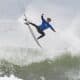 Mateus Herdy durante um aéreo no Dream Tour de surfe em Floripa datas