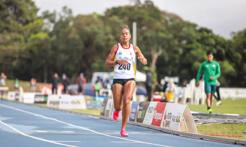 A indígena Mirelle Leite corre durante a chegada dos 3.000m com obstáculos