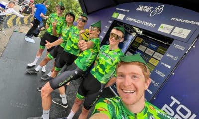 Na imagem, Nícolas Sessler e o restante da equipe Global 6 Cycling na apresentação antes da etapa.