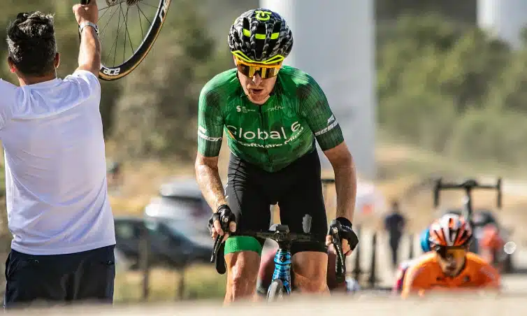 Nicolas Sessler, do ciclismo de estrada, ficou fora do pódio nestes Jogos PAn-Americanos de Santiago por apenas um segundo de atraso (Foto: Instagram/ @nicosessler/ @voltaportugal)