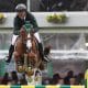 Na imagem, Rodrigo Pessoa, com seu cavalo Major Tom, saltando obstáculo.