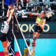 Thaisa atacando bola china em partida contra a Argentina