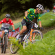 Ulan Galinski em ação em etapa da Copa do Mundo de ciclismo mountain bike