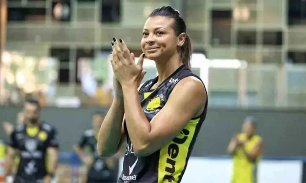 Walewska em quadra pelo Praia Clube na Superliga