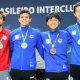 Matheus Becker no centro do pódio do Brasileiro Juvenil e Cadete