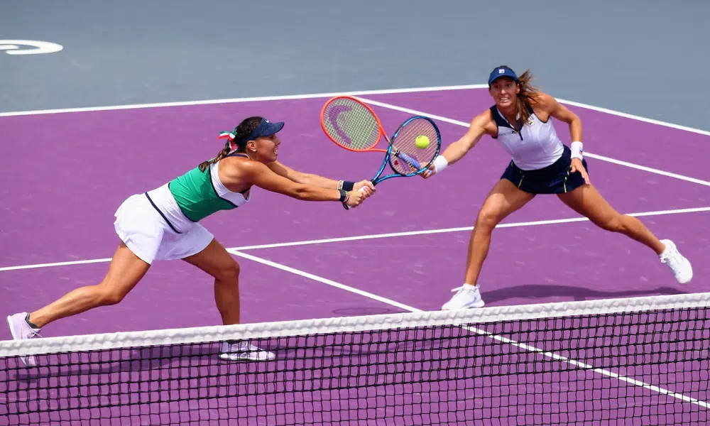 Luisa Stefani e Giuliana Olmos no WTA 1000 de Guadalajara. Ela vão disputar o WTA 500 de Tóquio