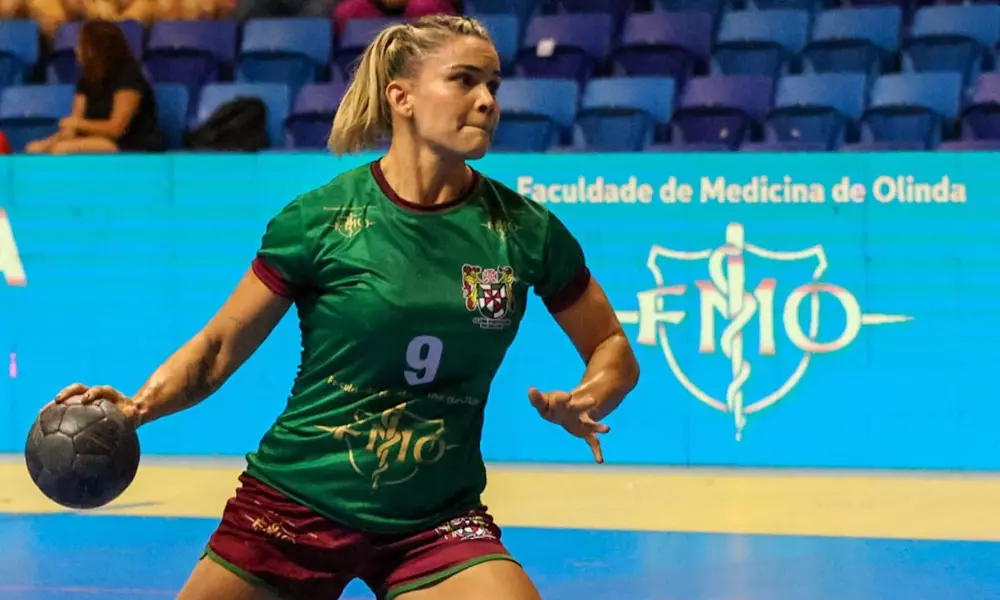 Day Rodrigues, do Português, no Campeonato Brasileiro de handebol feminino