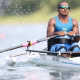 Renê Pereira rema o seu barco no Campeonato mundial de remo