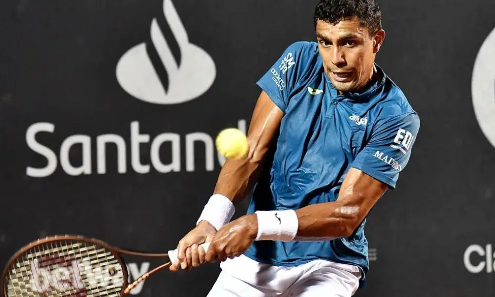 Thiago Monteiro em ação no Challenger de Gênova na Itália